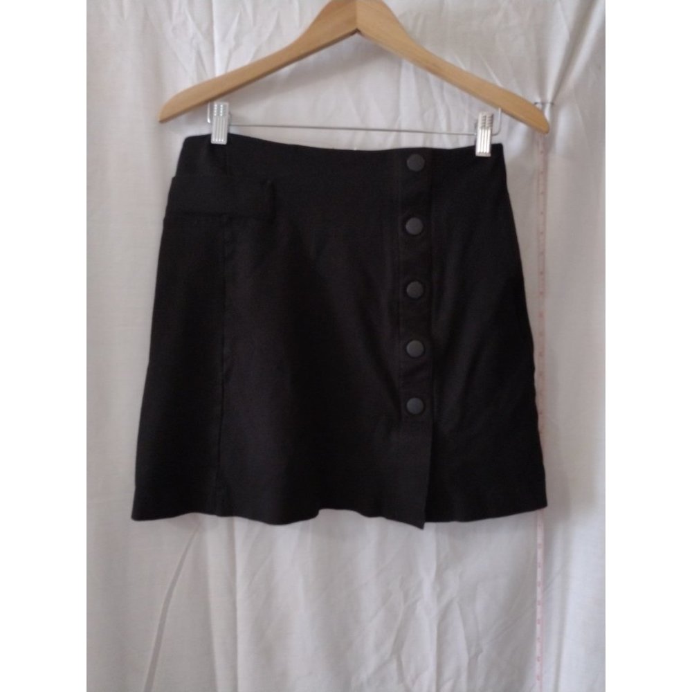 Mini Skirt Black Size 6, Zip Back, False pocket & button on front, cabi